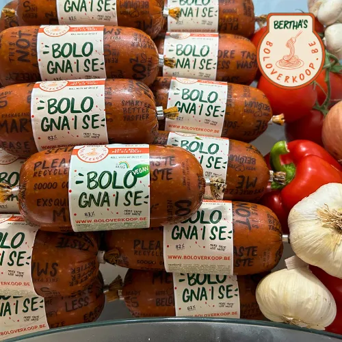 Rollets Boloverkoop en vegan in koelkast met groentjes.webp